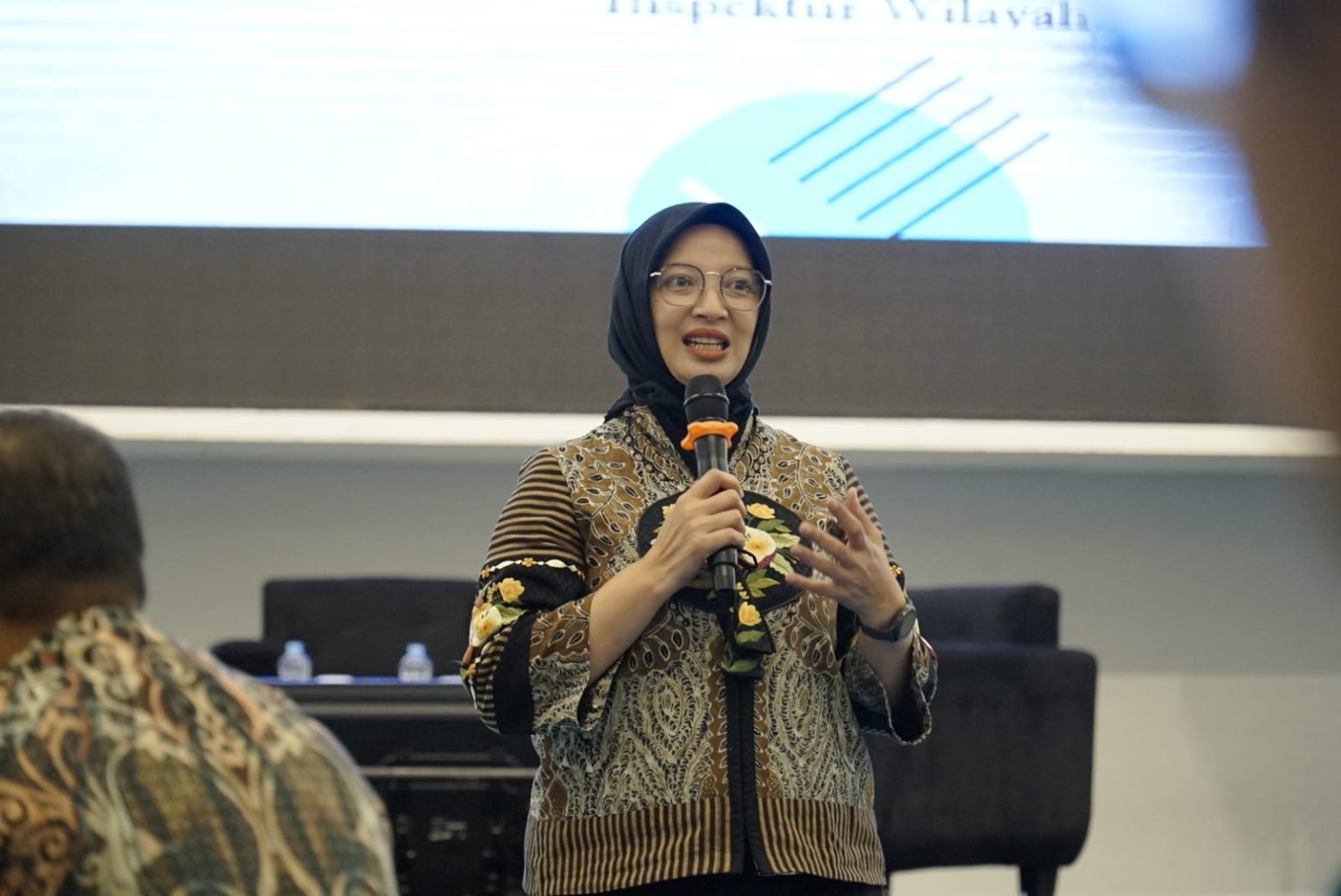 Dok. Inspektur Wilayah I Kementerian Hukum dan HAM R.I, Ika Yusanti bahas benturan kepentingan di hadapan Kepala Unit Pelaksana Teknis (UPT) di Jajaran Kanwil Kemenkumham Sulsel.