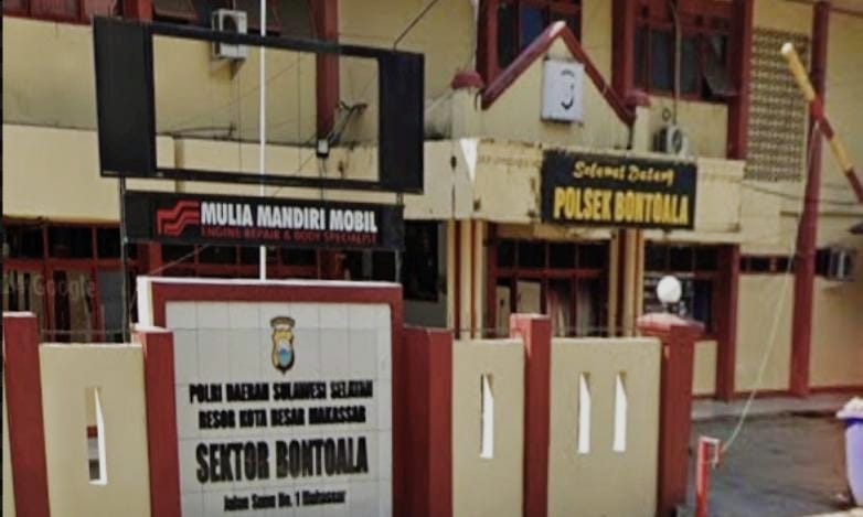 Antrean Panjang Warga Bontoala Saat Penyaluran Beras Murah