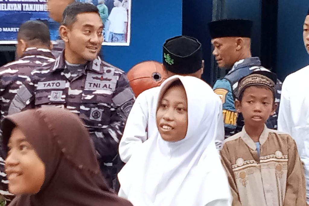 Cinta Ramadan, Danlanal Tegal Santuni Anak Yatim dan Bagikan Ratusan Takjil 